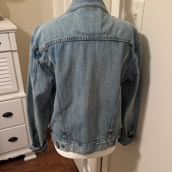 Levi’s Classic Blue Denim Jacket NWOT - Picture 3 of 4